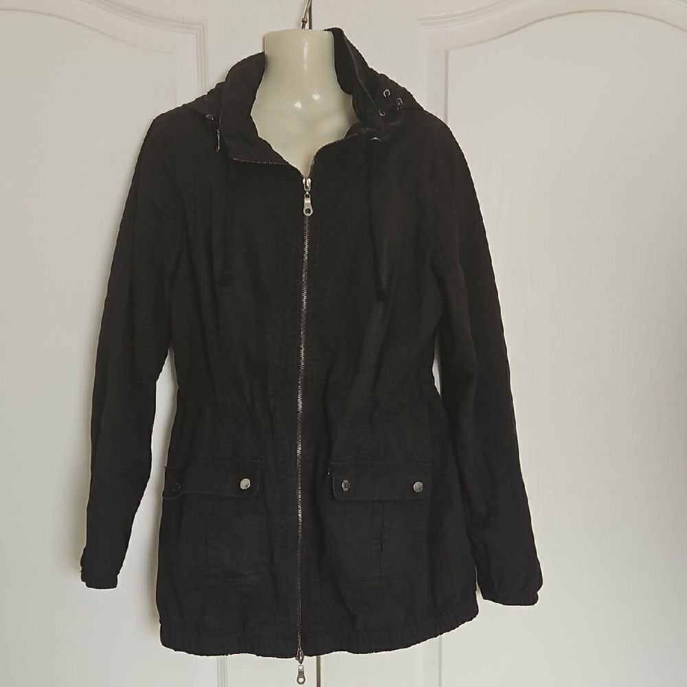 Guess Black Utility Jacket with Collared Neckline & Hoodie